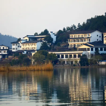 Nanbei Lake Huguang Shanju Holiday Hotel