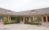 Suksopha Resort