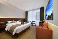 Lanxin · LANXIN Luxury Wild Swimming Pool Resort Hotel (Sanqingshan East Jinsha Cableway) - С баром