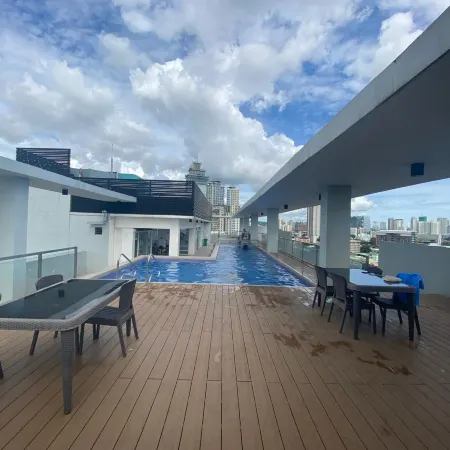 West Jones Residence at the heart of Cebu City by JC Spacerentals, 15th Floor
