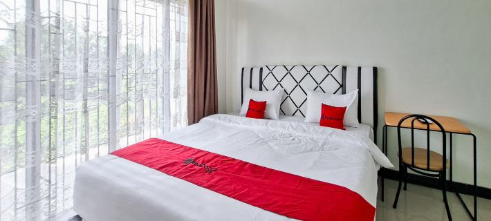 RedDoorz near Living World Pekanbaru Hotels in Pakanbaru