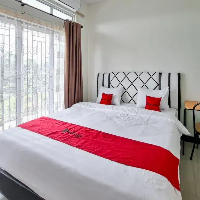 RedDoorz near Living World Pekanbaru Hotel dekat Lembah Sari Artificial Lake