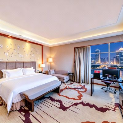 行政城景大床房【超大浴缸+落地窗視野開闊】 東莞常平逸豪國際大酒店優惠