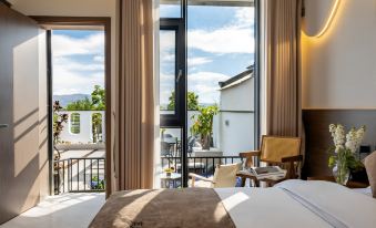 Mugu Hidden Luxury · Escape the Mundane · Boutique Retreat (South Gate of Dali Ancient City)