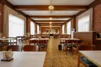 Bernard Hotel (Karamay World Devil City Branch)
