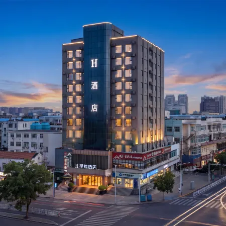 H Hotel (Xuchang Caowei Ancient City Pang Donglai People's Branch)