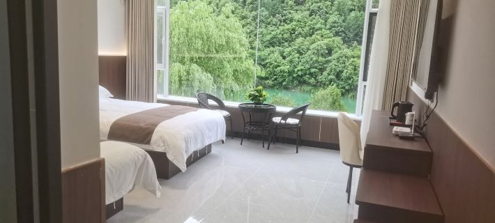 ‌Lake & Mountain Secluded Retreat‌ Hotels in Tanchang