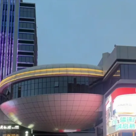 Berna Hotel (Kashi Second Middle School Xiaylan Wetland Park Branch)