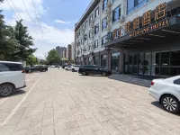 Moshang Qingya Hotel (Wuan Building Materials Market Cishan Street Branch) - parking