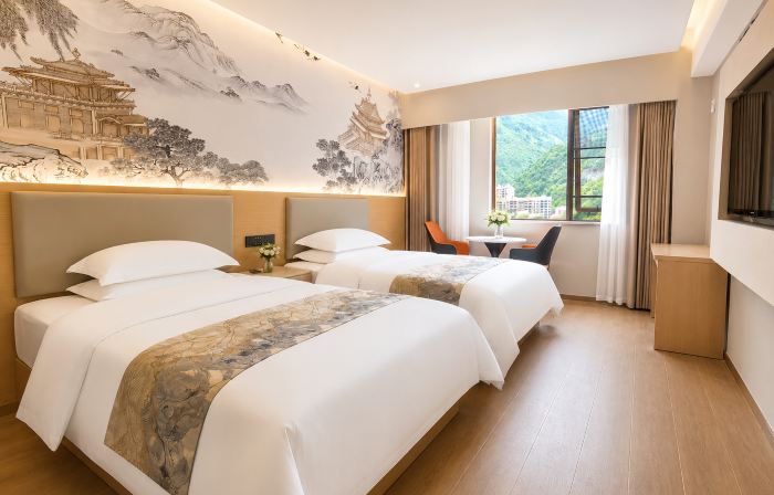 Baoxing Giant Panda Smart Choice Hotel