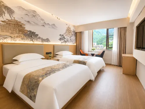 Baoxing Giant Panda Smart Choice Hotel