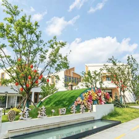 Tuyuan Four Seasons Shiguang Resort Hotel