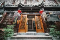 Stilted Building Linjiang Homestay (Fenghuang Ancient Town) - New