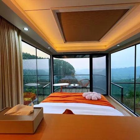 Dongyue Heavenly Lake Cliff Star Cabin Resort