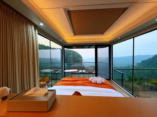 Dongyue Heavenly Lake Cliff Star Cabin Resort - 2-Star