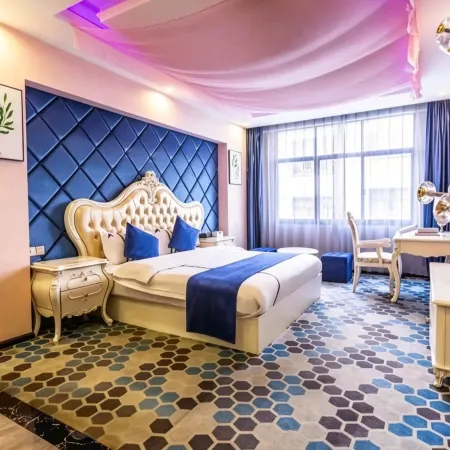 Xingyi Lianshang Theme Hotel