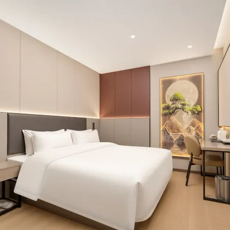 Weiting Hotel (Nanjing Road Pedestrian Street People's Square Subway Station)