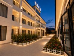 Tiye Huajian · Miras Horizonstay Wild Luxury Design Boutique Stay (Narat Scenic Spot)