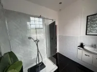 Modern 1 Bed Apartment for long stays - parking