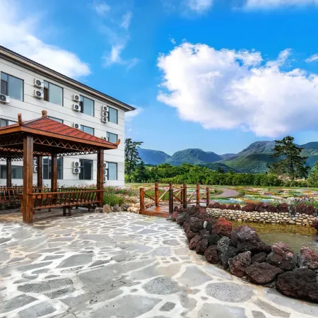 Lake Jingpo Lanyue Hotel (Lake Jingpo Scenic Area)