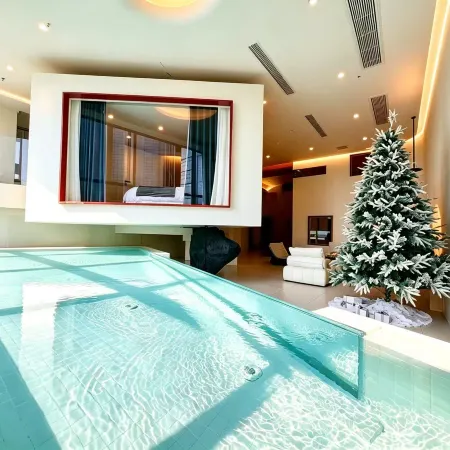 Xingcheng Yuejiang Swimming Pool Hotel (Changsha Wu Yi Square IFS Guojin Center)