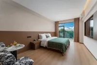 Yilong Ruiyun Hotel (the Mixc branch of Guilin Railway Station) - Park Yeri
