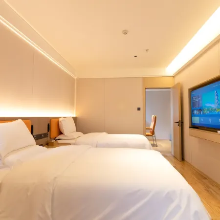 Xianghua Hotel (Longli Snack Street)
