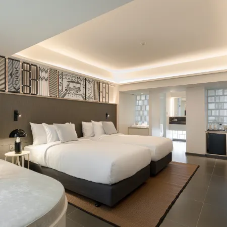 YANH Ratchawat Hotel Отели рядом с достопримечательностью «Дворец Читралада»