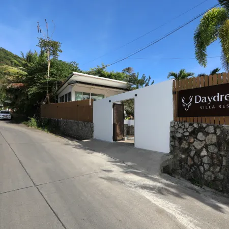 Daydream Villa Resort Отели рядом с достопримечательностью «Пляж Калим-Бич»