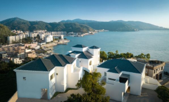 Miyue · Shenzhen Blue and White Saint Island Cliff Hot Tub Boutique Stay