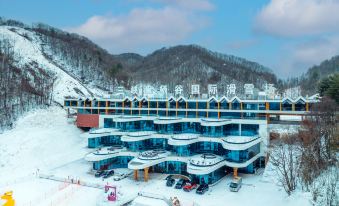Three Gorges Yunqi Valley International Ski Resort Hotel