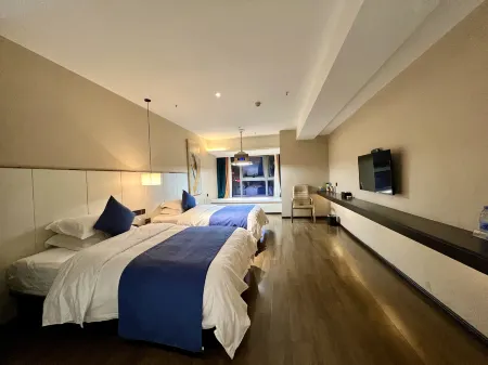 Weiduo Hotel, Tongxiang Отели рядом с достопримечательностью «Jiangxi Polytechnic College (East Campus)»