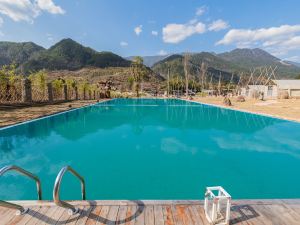 Lujing Wild Luxury Camping Hotel