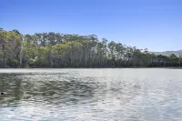 The Fox and Hounds Historic Hotel