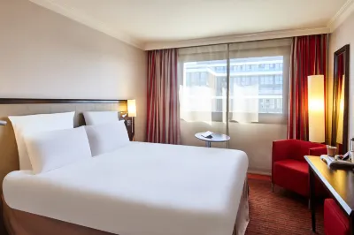 B&B Hotel Saint-Quentin-en-Yvelines Centre Gare 4 étoiles Hotels in Voisins-le-Bretonneux