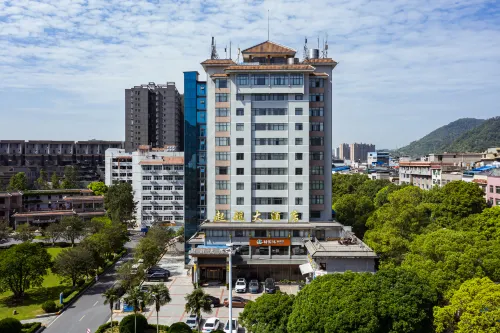 Jishou Qihang Hotel (Jishou University)