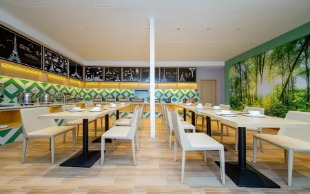 Vienna 3 Best Hotel (Huanggang Tuanfeng Desheng)