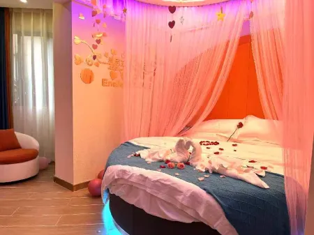 Jingding Zhiyou Business Hotel (Fengdu County People's Hospital) Отели рядом с достопримечательностью «Fengdu Hongsheng Culture Plaza»