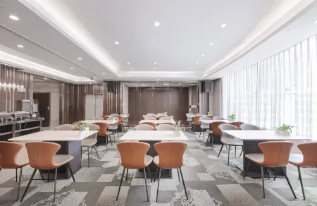 Elite Polink Global Hotel (Chongqing Yangjiaping) Отели рядом с достопримечательностью «Chongqingligong University»