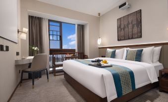 L'Oreal County Hotel