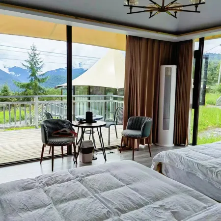 Baoxing Jiawa Aliye Luxury Holiday Camp