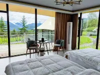 Baoxing Jiawa Aliye Luxury Holiday Camp