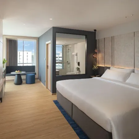 Miracle Grand Convention Hotel Отели рядом с достопримечательностью «Тайская Королевская Армия»
