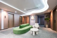 St. Regis Light Luxury Hotel (Yellow Crane Tower Zhongnan University of Economics and Economics)