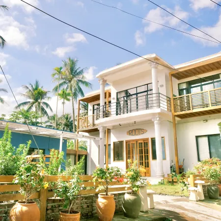 RIYUE Bay ROOTS Guesthouse