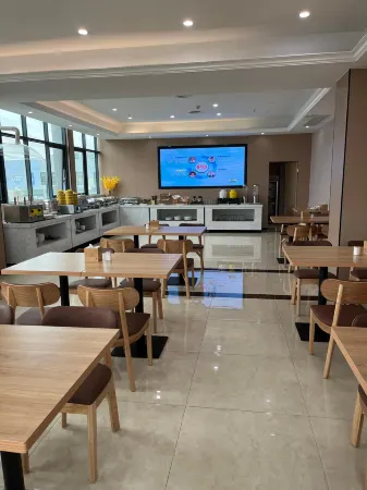 Vienna Hotel (Shenzhen Xiongfeng Road) Отели рядом с достопримечательностью «Caiyun Gymnasium»