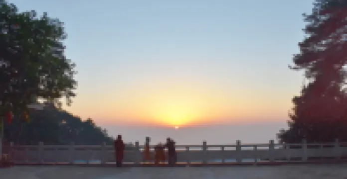 Mountain and Courtyard Homestay