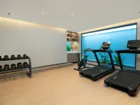 Yizhi Hotel (Guangzhou Shangxiajiu Pedestrian Street Rainbow Bridge Metro Station Branch) Hotels near Li Wan