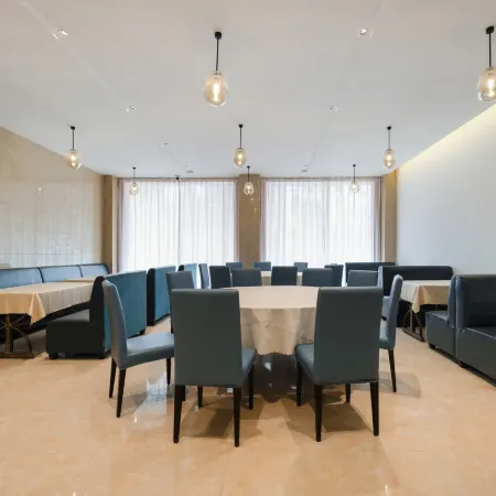 Yayue Hotel (Yulin Rongxian Railway Station Branch)