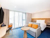 Holiday Inn Express & Suites Bangkok Central Pier Hotell i 